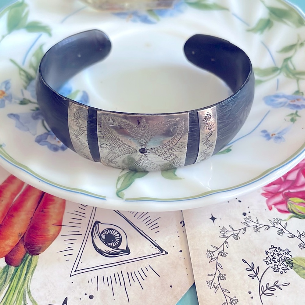 Wooden and silver cuff 🦋keeping🍉 - Picture 1 of 6